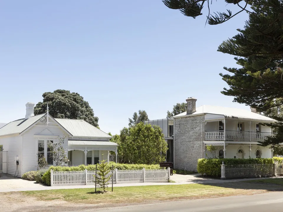 Drift House garden setting