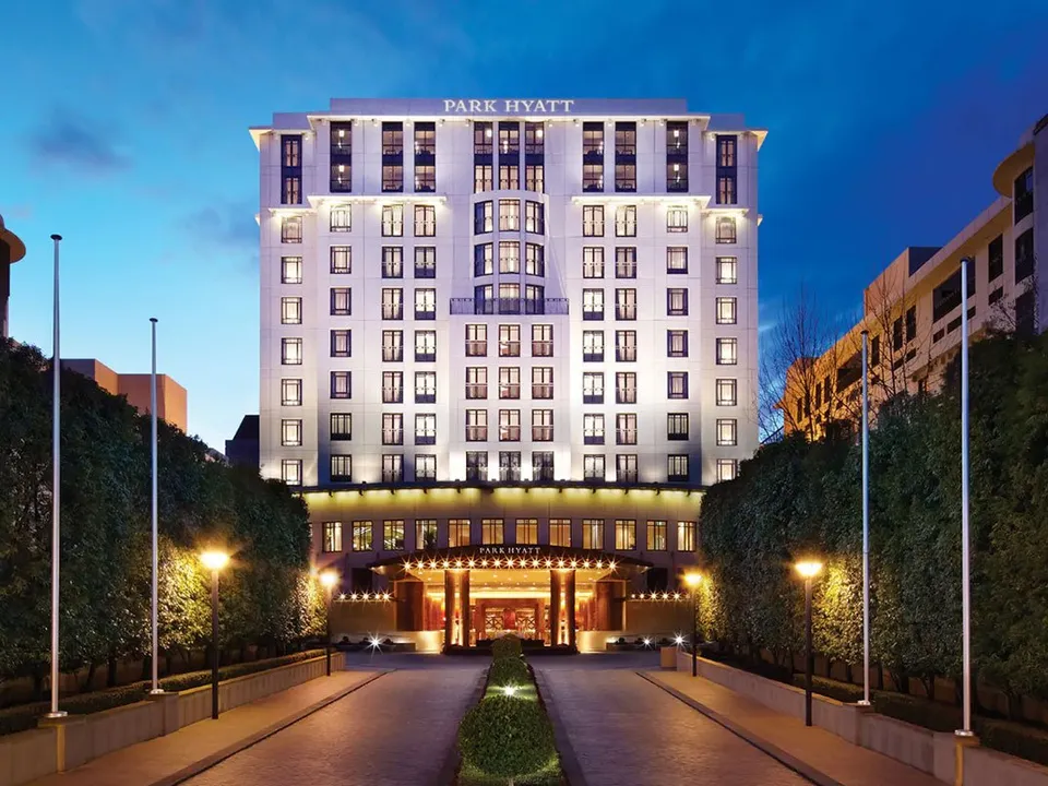 Park Hyatt Melbourne, Parliament Square