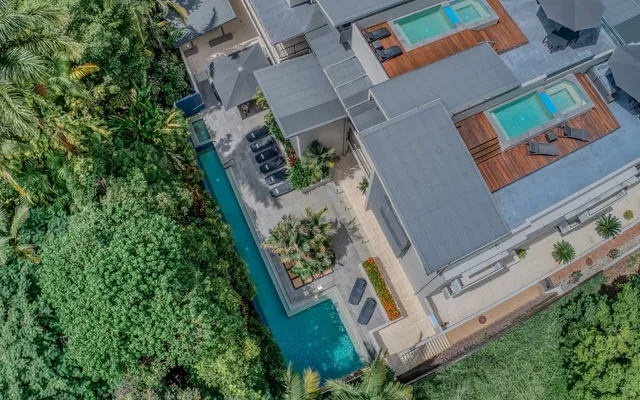 Coconut Grove Port Douglas