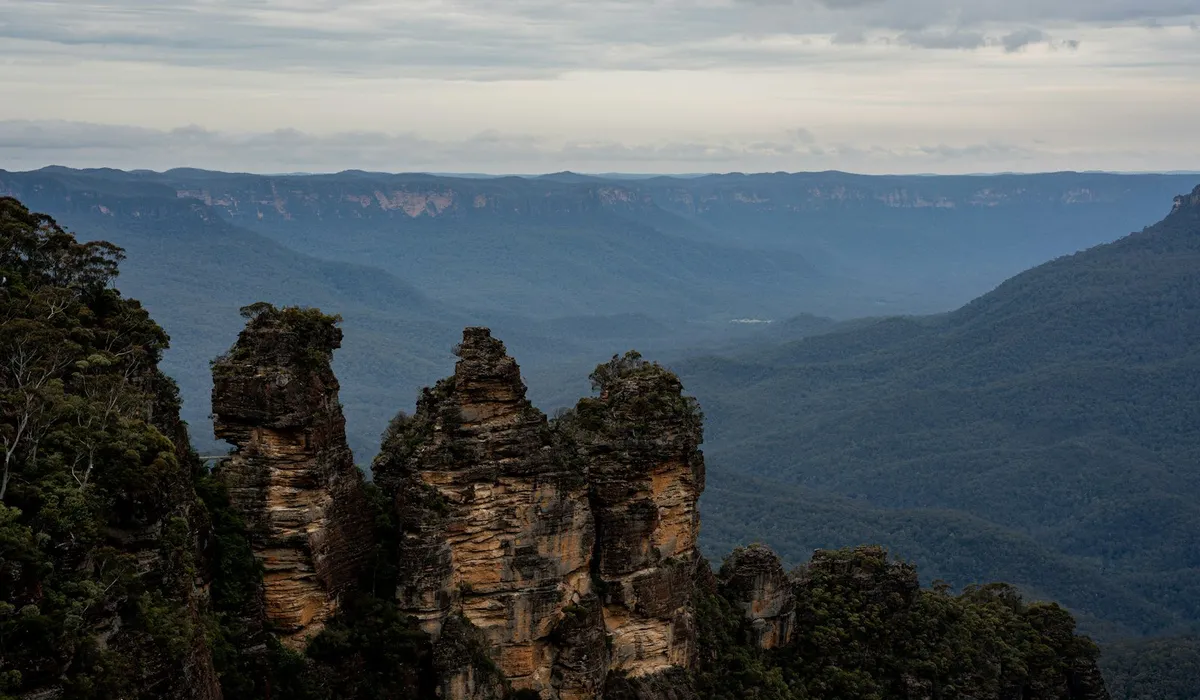 Blue Mountains sandstone cliffs and eucalypt valley