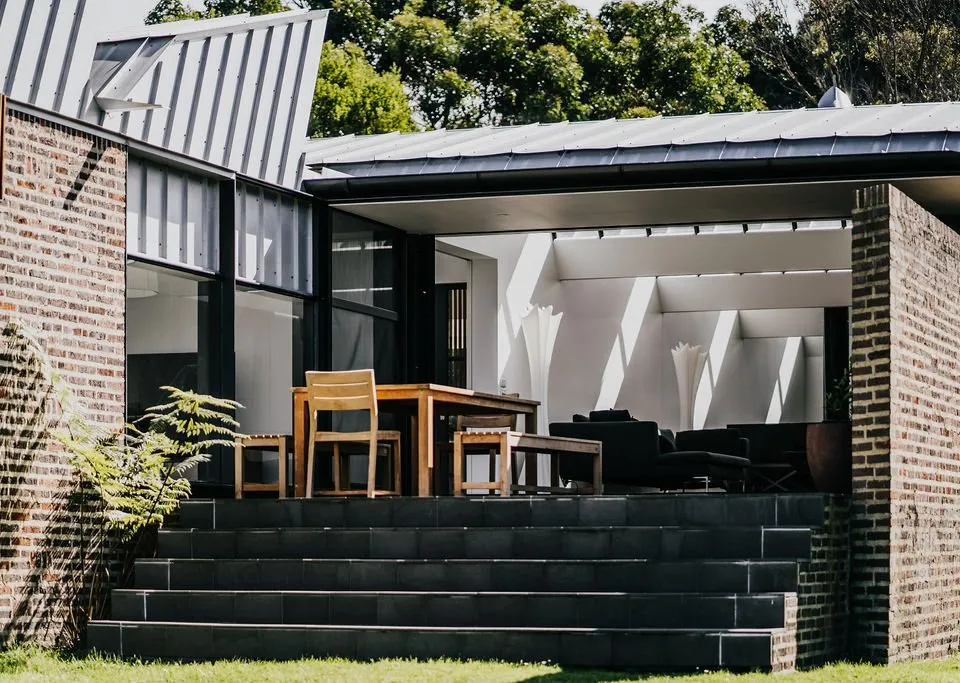 Alkina Lodge exterior, designed by Glenn Murcutt and Wendy Lewin