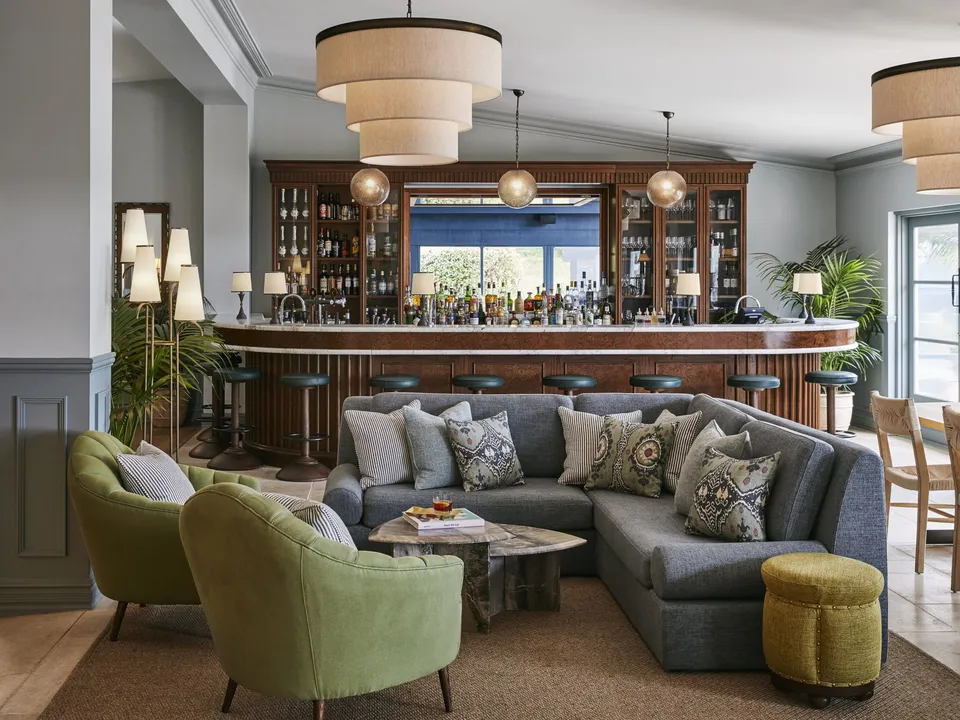 George's Bar and lounge