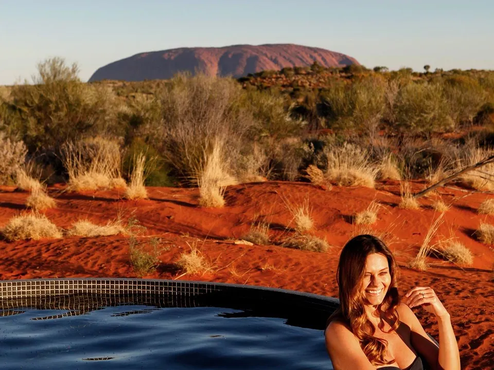 Dune Pavilion plunge pool overlooking Uluru