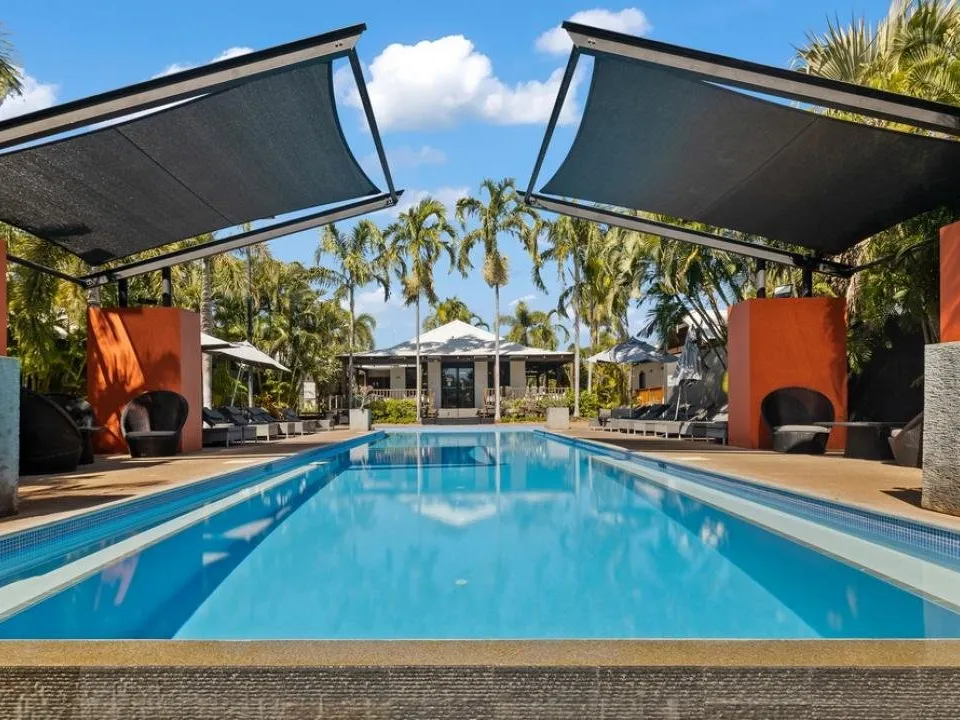 Resort infinity pool