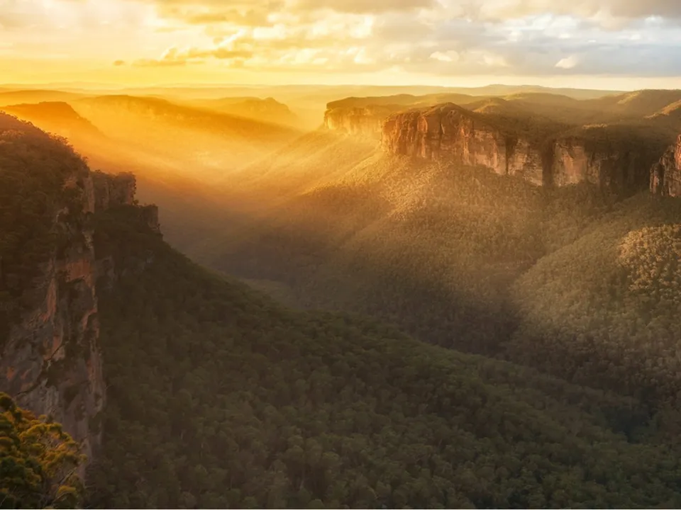 Sunrise over Evans Lookout and the Grose Valley